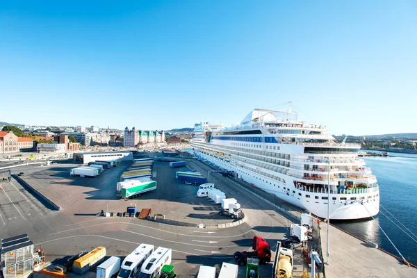 Kryssningsfartyg i oslo hamn — Stockfoto