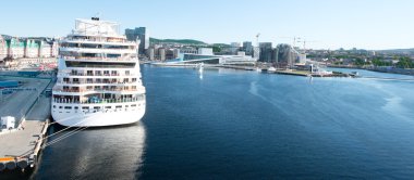 Opera Binası ve yolcu gemisi Oslo