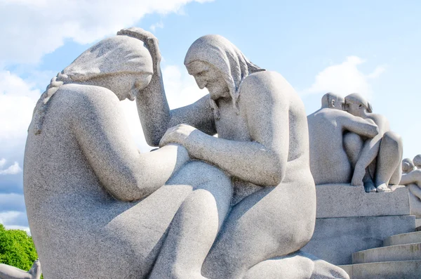 Dames beeldhouwkunst aan frogner park in oslo Noorwegen — Stockfoto