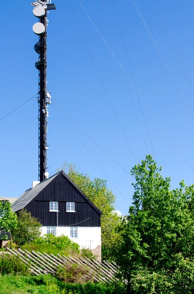 Antena e casa — Fotografia de Stock