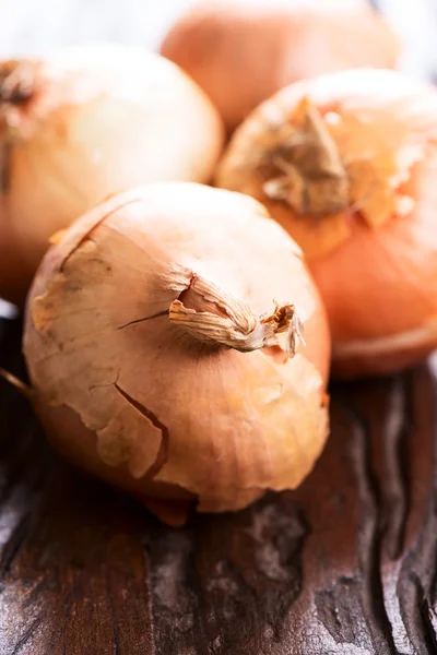 Fresh onions on wooden background — Stock Photo, Image