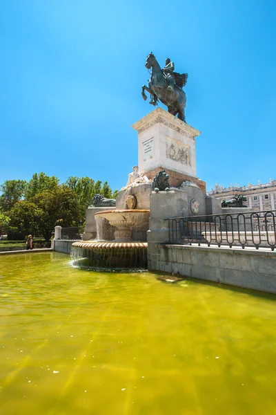 Statue of Felipe IV in Madrid — Stock Photo, Image