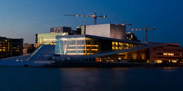 Opera w Oslo na zachodzie słońca — Zdjęcie stockowe