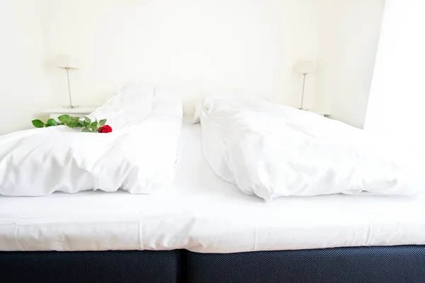 Bedroom in hotel — Stock Photo, Image