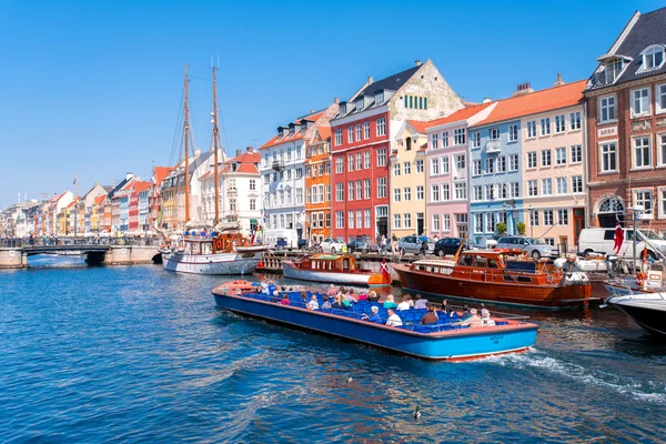 Нюхавн та забезпечує в Копенгагені, Данія — стокове фото