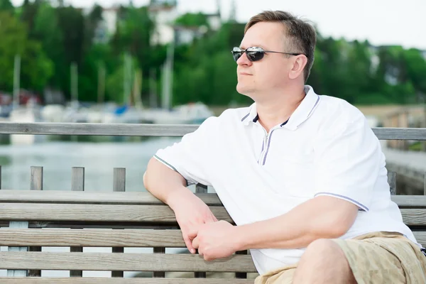 Midden leeftijd mannen in zonnebril — Stockfoto