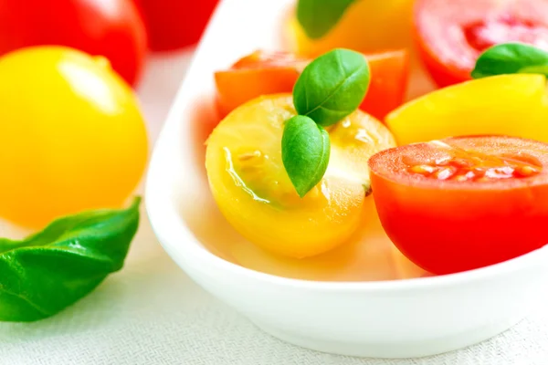 Tomates cerises rouges et jaunes — Photo