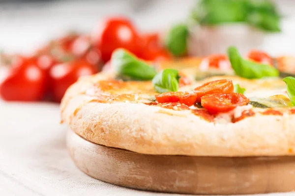 Italian pizza  with tomatoes — Stock Photo, Image