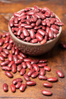 çiğ kırmızı fasulye ile kase