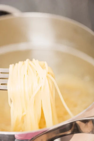 Pan with spaghetti — Stock Photo, Image
