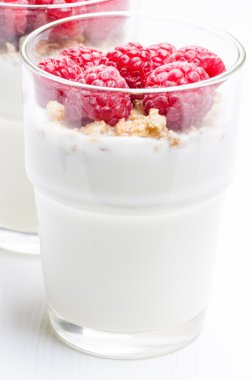 Ahududu çölün bardağına