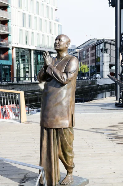 Estátua de Sri Chinmoy em Oslo Aker Brygge — Fotografia de Stock
