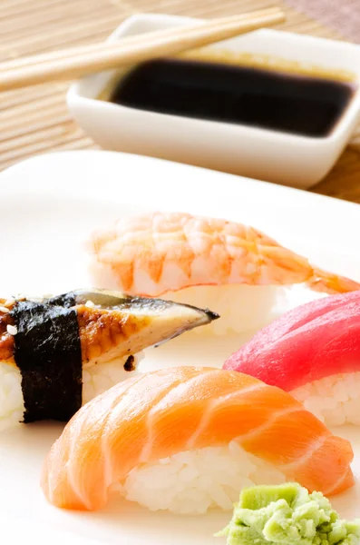 Sushi s hůlky — Stock fotografie