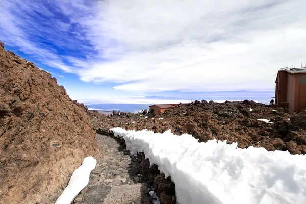 火山テイデ雪の近くの山の風景 — ストック写真