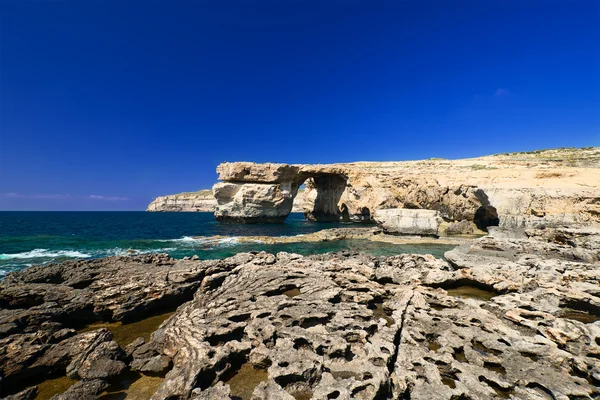 Azurblaues Fenster auf Gozo — Stockfoto