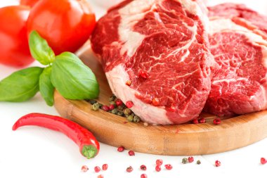 Organik kırmızı çiğ biftek