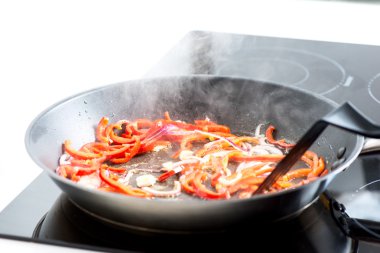 kızartma sebze karıştırın