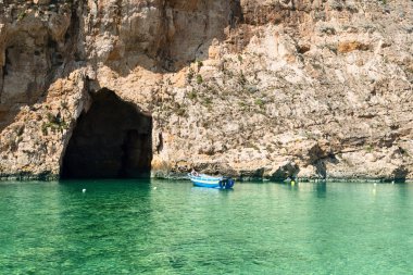 gozo Adası mağara