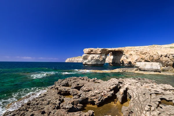 Linea costiera vicino alla finestra Azure — Foto Stock