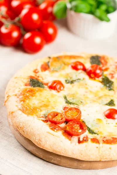 Hausgemachte Pizza — Stockfoto