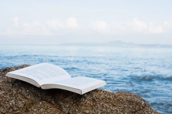 Book On The Beach — Stock Photo, Image