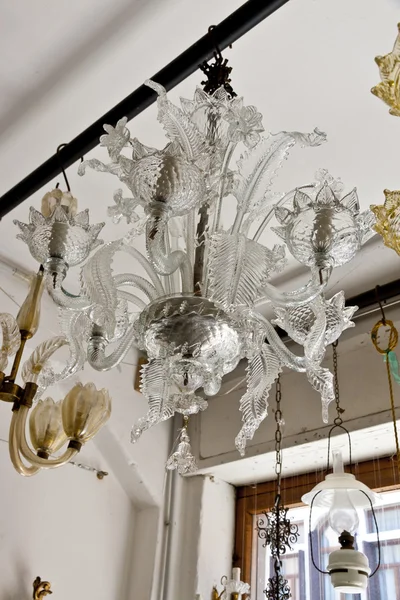 Starožitné benátské křišťálový lustr — Stock fotografie