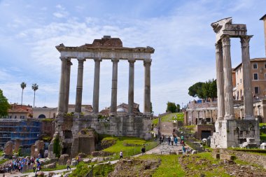 Roma Forumu yok eder. Roma, İtalya