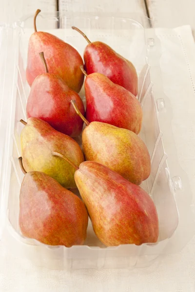 Red Barlett pears in plastic container — Stock Photo, Image