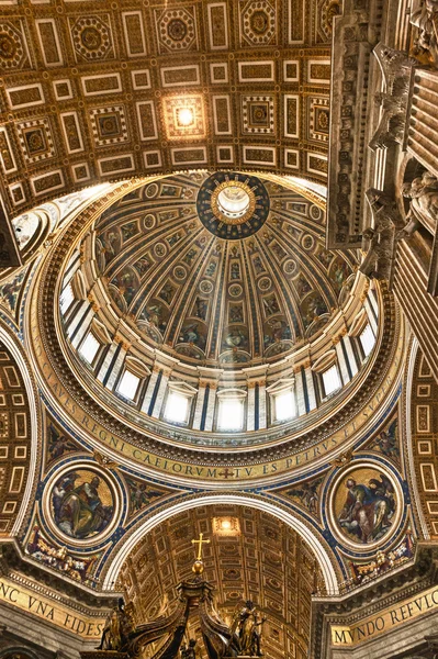 Vista interior da cúpula de São Pedro — Fotografia de Stock