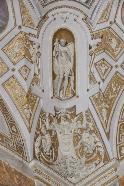 Plafond in de hal van de Vaticaanse musea — Stockfoto