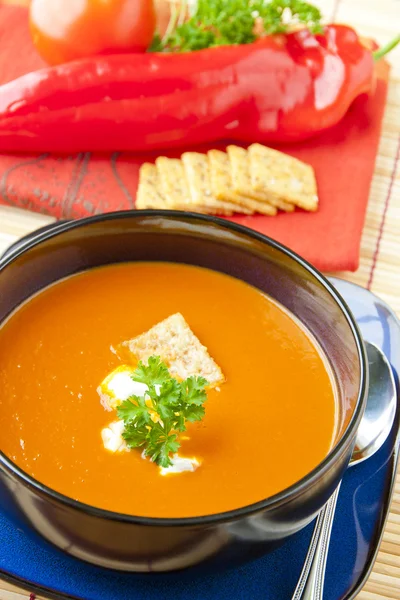 Томатный суп с красным перцем — стоковое фото
