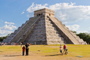 El castillo piramit chichen maya arkeolojik sitesinde ben