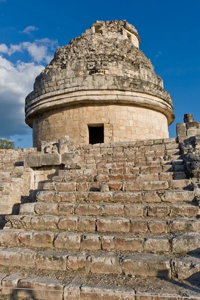 El Caracol es un antiguo observatorio maya en el sitio arqueológico o — Foto de Stock