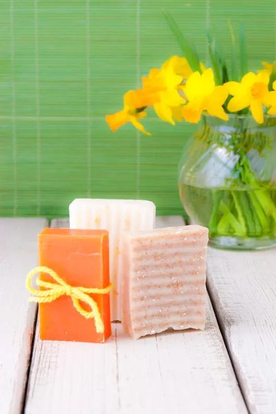 Jabón hecho a mano para la limpieza de primavera . — Foto de Stock