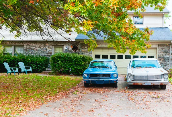 Vecchie auto d'epoca . — Foto Stock