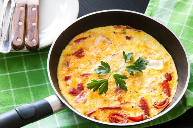Domatesli omlet..