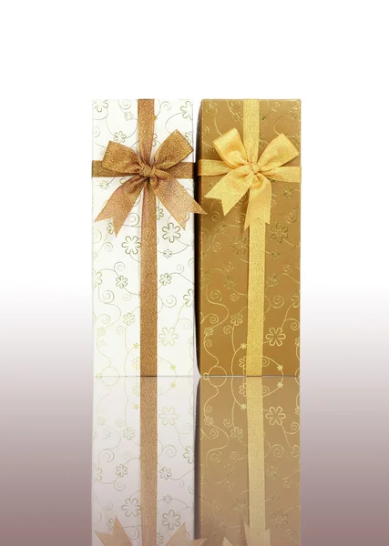 Gift box with ribbon — Stock Photo, Image