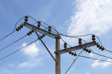 elektrik direğinden gökyüzü