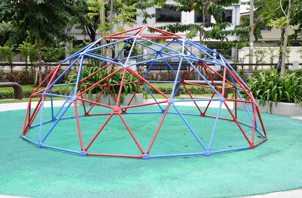 Parque infantil pequeño en el parque —  Fotos de Stock