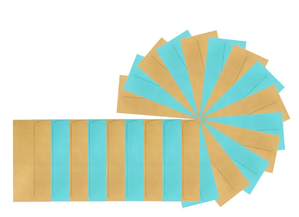 Beyaz arkaplanda izole edilmiş renk zarfı — Stok fotoğraf