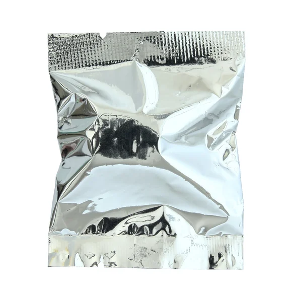 Пакет з фольги ізольований на білому тлі з відсічним контуром — стокове фото