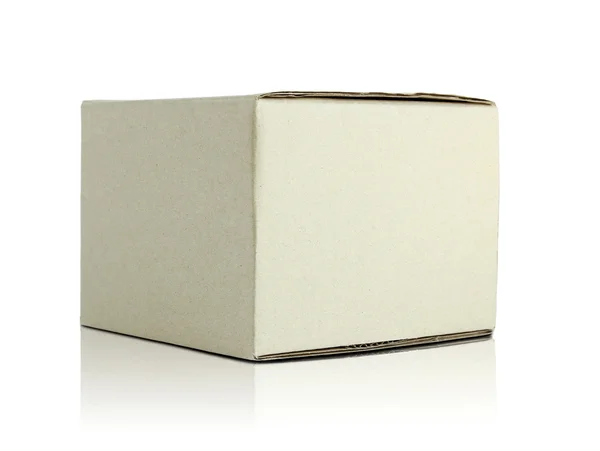 Caixa de papelão em branco isolado no fundo branco — Fotografia de Stock