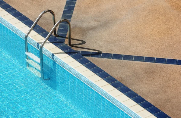 Swimming pool with stair at hotel — Stock Photo, Image