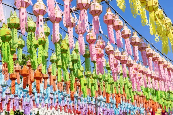 통에서 제비갈매기와 토르의 북쪽에서 축제를 벌이는 — 스톡 사진