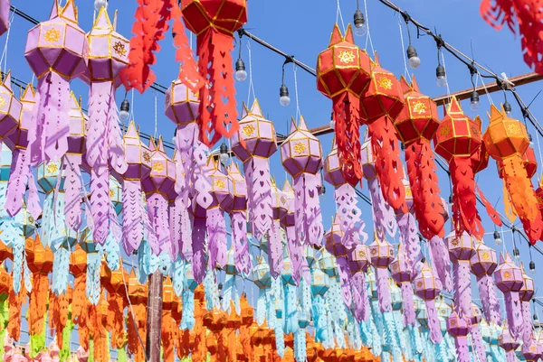 Красочные Висячие Фонари Освещения Сплаве Кратонг Новый Год Фестиваль Севере — стоковое фото