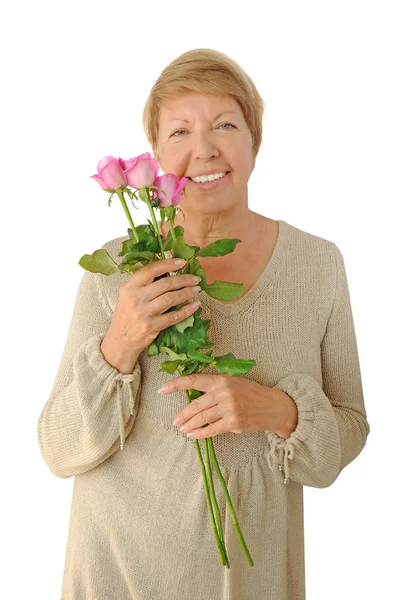 Portret van de bejaarde vrouw met boeket rozen op het witte backgr — Stockfoto