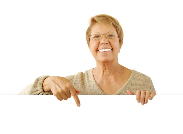 Portret van de bejaarde vrouw op de witte achtergrond — Stockfoto