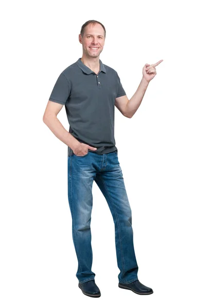 Homem sorridente em camiseta cinza e jeanse isolado no backgro branco — Fotografia de Stock