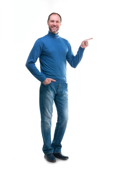 Hombre sonriente en escote azul sobre un fondo blanco —  Fotos de Stock