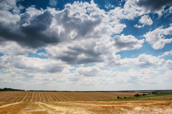 Wonderful panorama of countryside with cloudy sky and harvested — Stock Photo, Image
